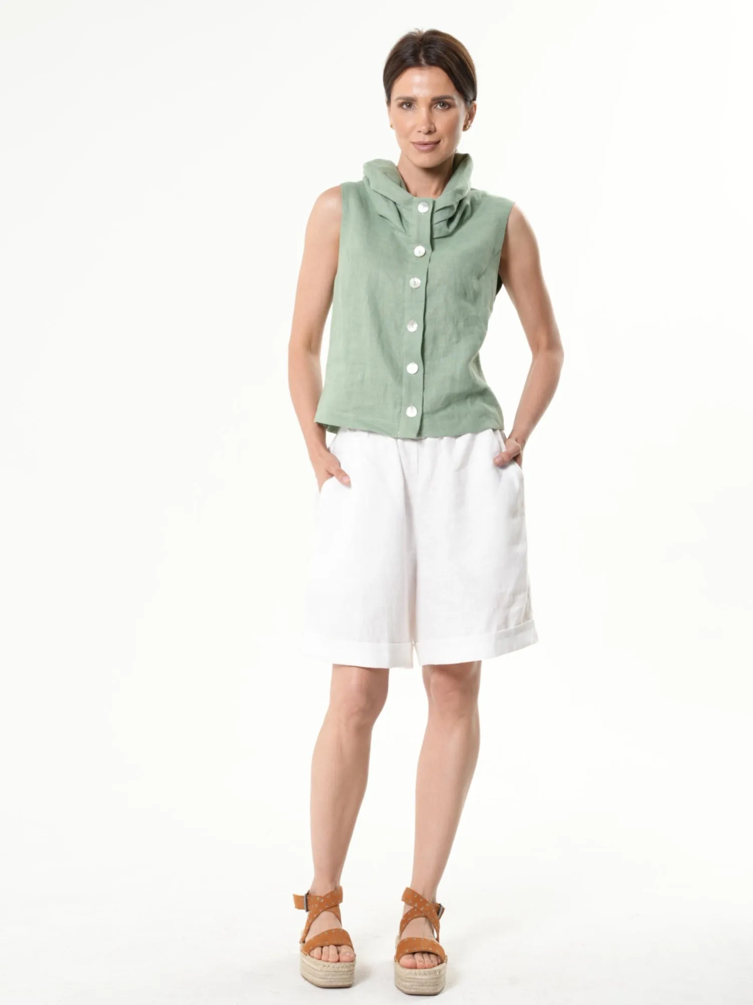 Buttoned Sleeveless Linen Top In Light Green