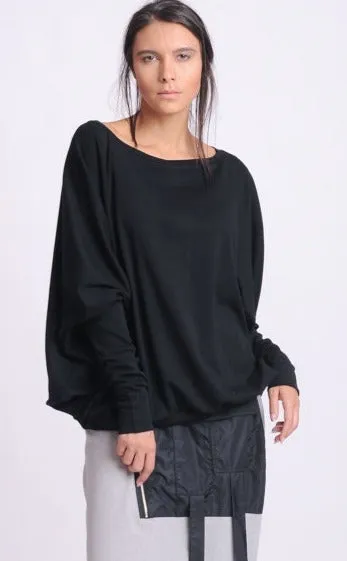 Oversize Black Top With Fitted Sleeves